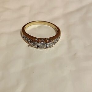 💍 10K Yellow Gold Diamond Ring – Three-Stone Style (Size 8)